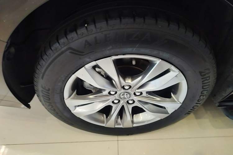 Used Toyota SIENNA 2024 2.5L Hybrid Comfort Edition Right Rear Wheel Hub