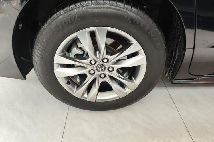 Used Toyota SIENNA 2024 2.5L Hybrid Comfort Edition Right Rear Wheel Hub