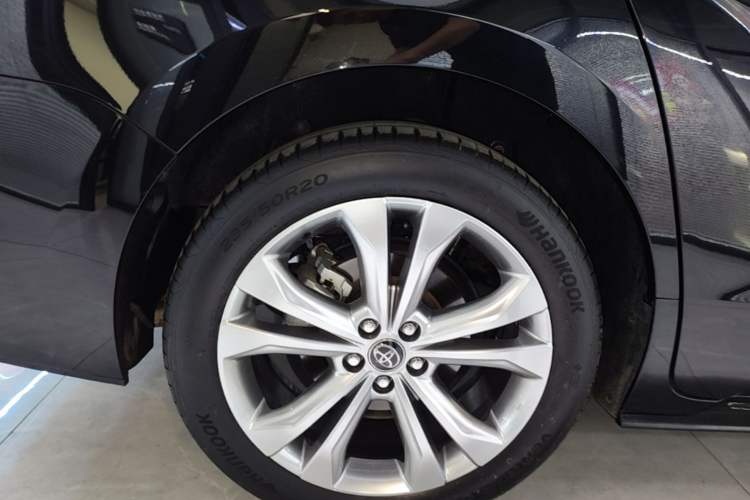 Used Toyota SIENNA 2024 2.5L Hybrid Luxury Edition Right Rear Wheel Hub