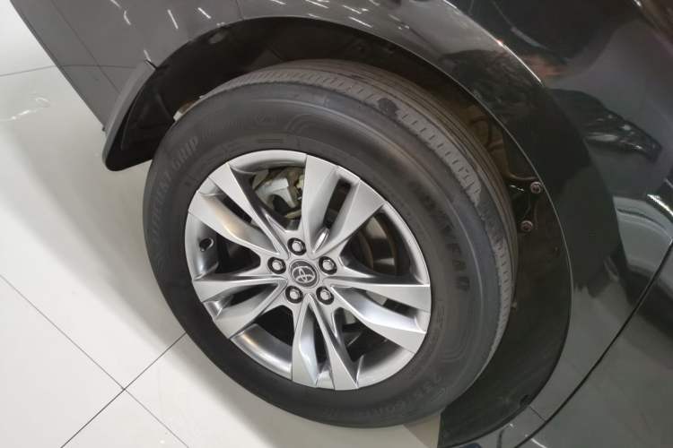 Used Toyota SIENNA 2024 2.5L Hybrid Four-Wheel Drive Prestige Edition Right Rear Wheel Hub