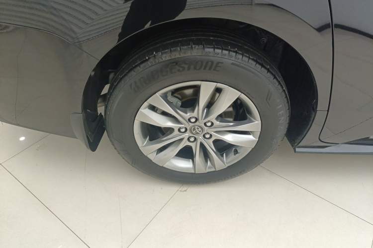 Used Toyota SIENNA 2024 2.5L Hybrid Comfort Edition Right Rear Wheel Hub