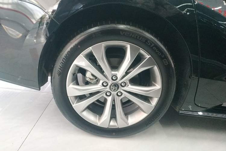 Used Toyota SIENNA 2024 2.5L Hybrid Prestige Deluxe Edition Right Rear Wheel Hub