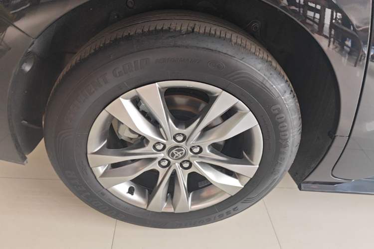 Used Toyota SIENNA 2024 2.5L Hybrid Luxury Edition Right Rear Wheel Hub