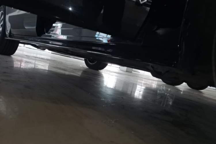 Used Toyota SIENNA 2024 2.5L Hybrid Four-Wheel Drive Prestige Edition Right Side Sill