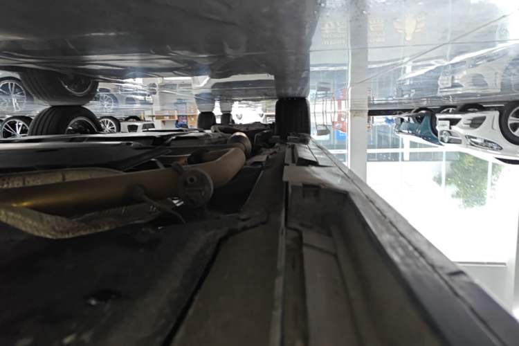 Used Toyota SIENNA 2024 2.5L Hybrid Platinum Edition Right Side Sill