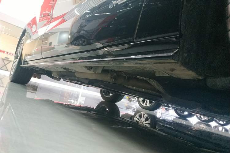 Used Toyota SIENNA 2024 2.5L Hybrid Prestige Deluxe Edition Right Side Sill