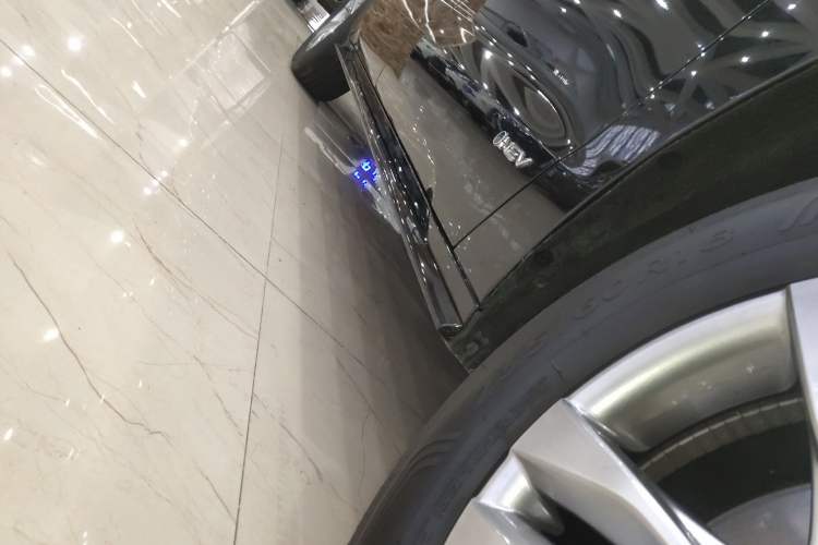 Used Toyota SIENNA 2024 2.5L Hybrid Four-Wheel Drive Prestige Edition Right Side Sill