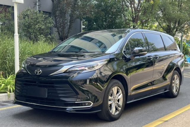 Used Toyota SIENNA 2024 2.5L Hybrid Comfort Edition