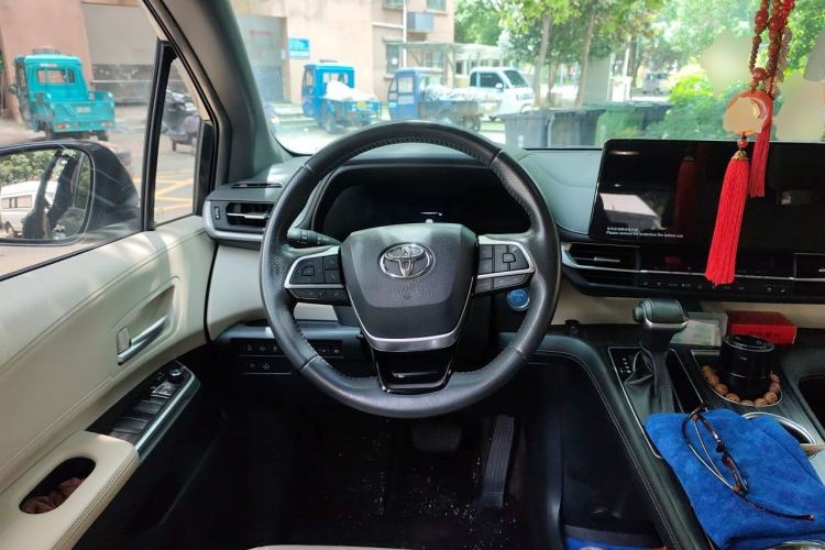 Used Toyota SIENNA 2024 2.5L Hybrid Luxury Edition Steering Wheel