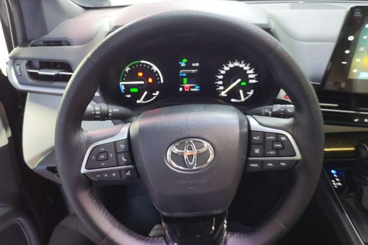 Used Toyota SIENNA 2024 2.5L Hybrid Luxury Edition Steering Wheel