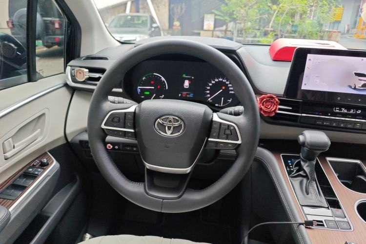 Used Toyota SIENNA 2024 2.5L Hybrid Comfort Edition Steering Wheel