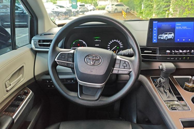 Used Toyota SIENNA 2024 2.5L Hybrid Comfort Edition Steering Wheel