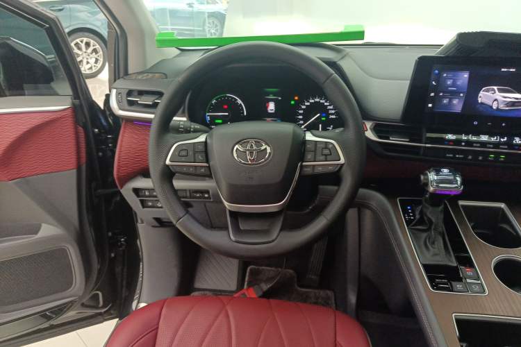 Used Toyota SIENNA 2024 2.5L Hybrid Comfort Edition Steering Wheel