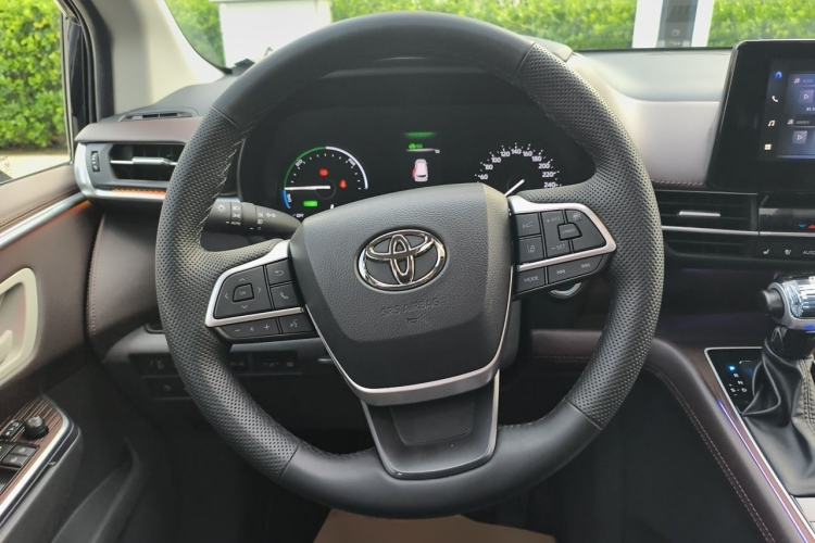 Used Toyota SIENNA 2024 2.5L Hybrid Comfort Edition Steering Wheel