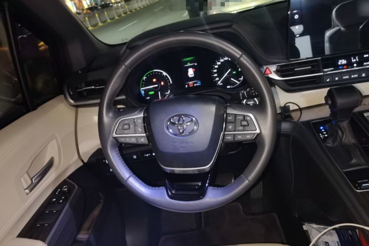 Used Toyota SIENNA 2024 2.5L Hybrid Luxury Edition Steering Wheel