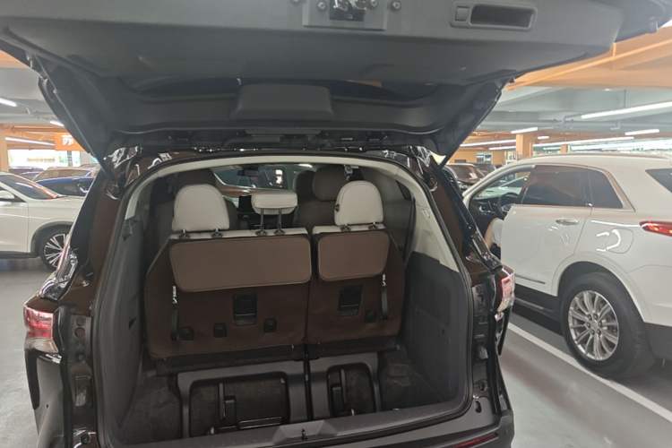 Used Toyota SIENNA 2024 2.5L Hybrid Comfort Edition Trunk