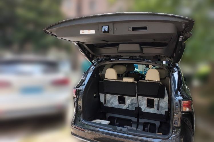 Used Toyota SIENNA 2024 2.5L Hybrid Luxury Edition Trunk