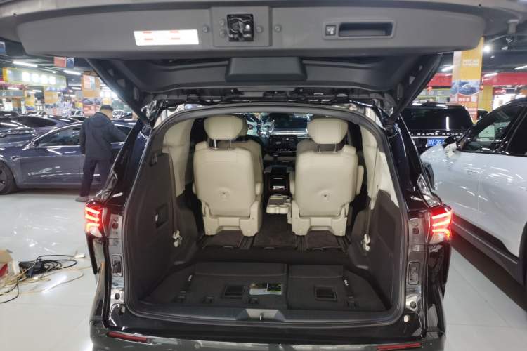 Used Toyota SIENNA 2024 2.5L Hybrid Four-Wheel Drive Prestige Edition Trunk