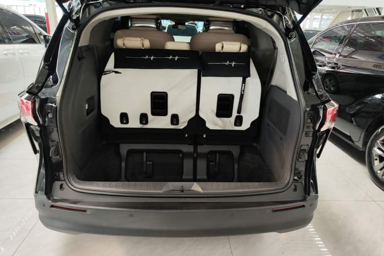 Used Toyota SIENNA 2024 2.5L Hybrid Comfort Edition Trunk
