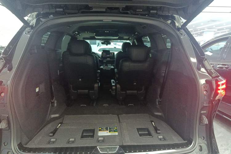 Used Toyota SIENNA 2024 2.5L Hybrid Four-Wheel Drive Prestige Edition Trunk