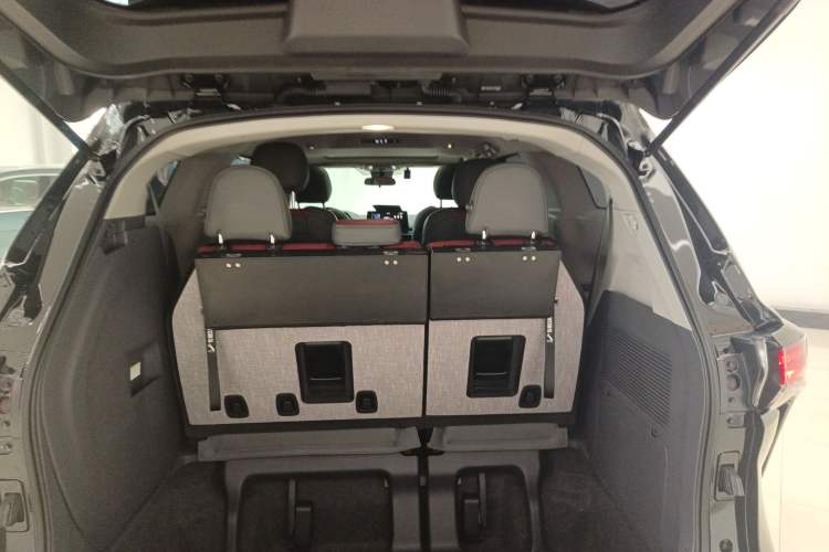 Used Toyota SIENNA 2024 2.5L Hybrid Comfort Edition Trunk
