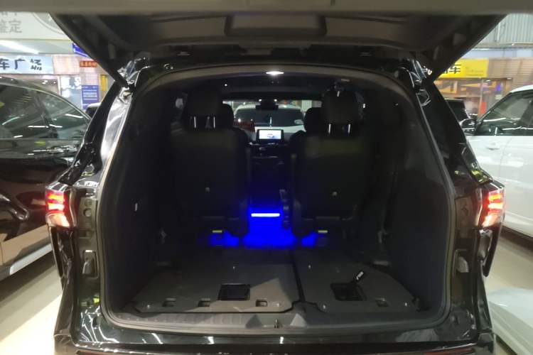 Used Toyota SIENNA 2024 2.5L Hybrid Four-Wheel Drive Luxury Edition Trunk