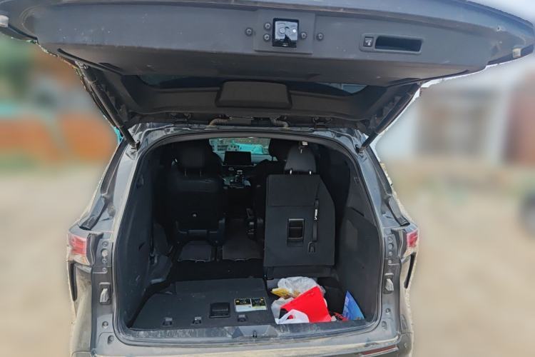Used Toyota SIENNA 2024 2.5L Hybrid Luxury Edition Trunk