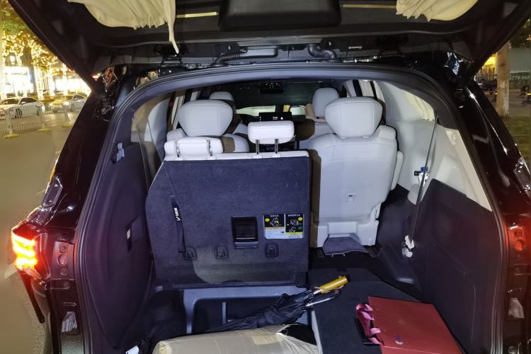 Used Toyota SIENNA 2024 2.5L Hybrid Luxury Edition Trunk