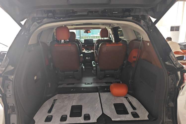 Used Toyota SIENNA 2024 2.5L Hybrid Luxury Edition Trunk