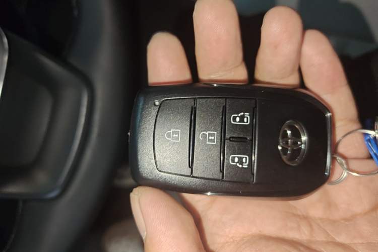 Used Toyota SIENNA 2024 2.5L Hybrid Comfort Edition Vehicle Key