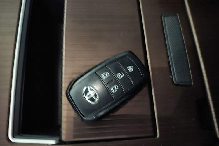 Used Toyota SIENNA 2024 2.5L Hybrid Comfort Edition Vehicle Key