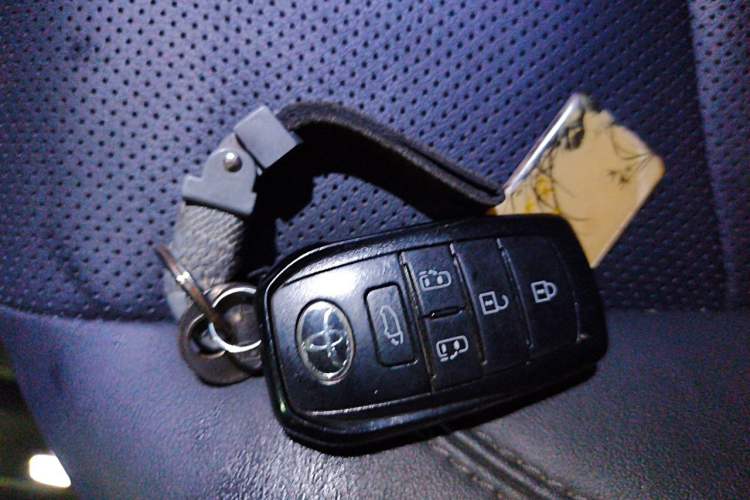 Used Toyota SIENNA 2024 2.5L Hybrid Four-Wheel Drive Prestige Edition Vehicle Key