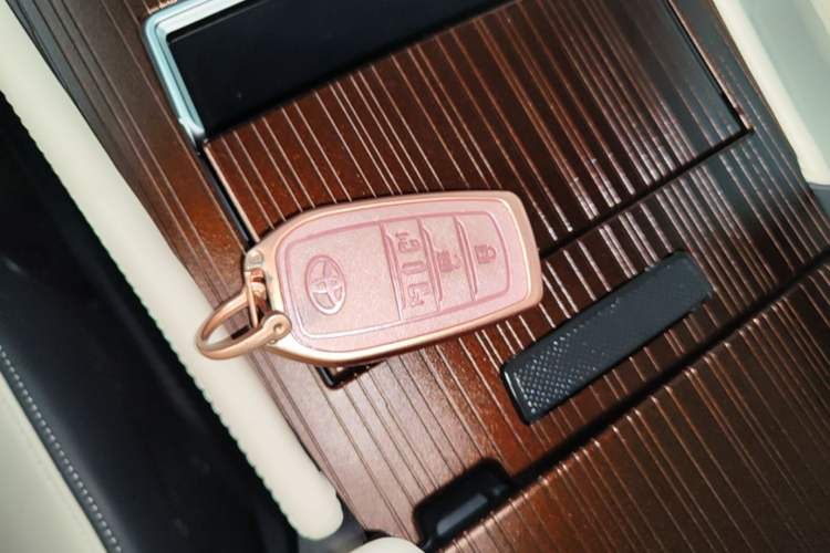 Used Toyota SIENNA 2024 2.5L Hybrid Comfort Edition Vehicle Key