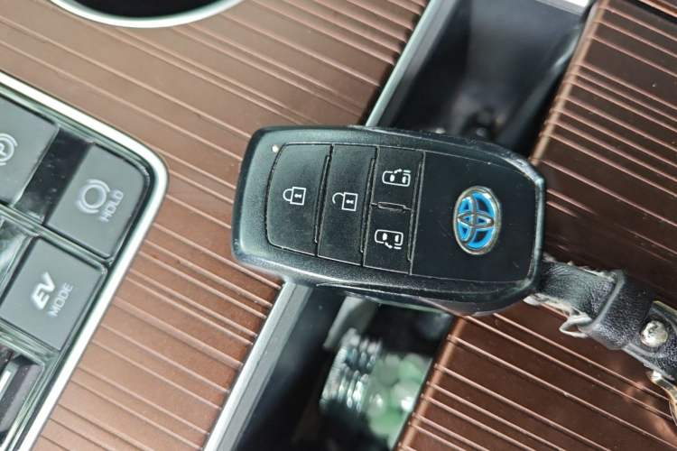 Used Toyota SIENNA 2024 2.5L Hybrid Comfort Edition Vehicle Key