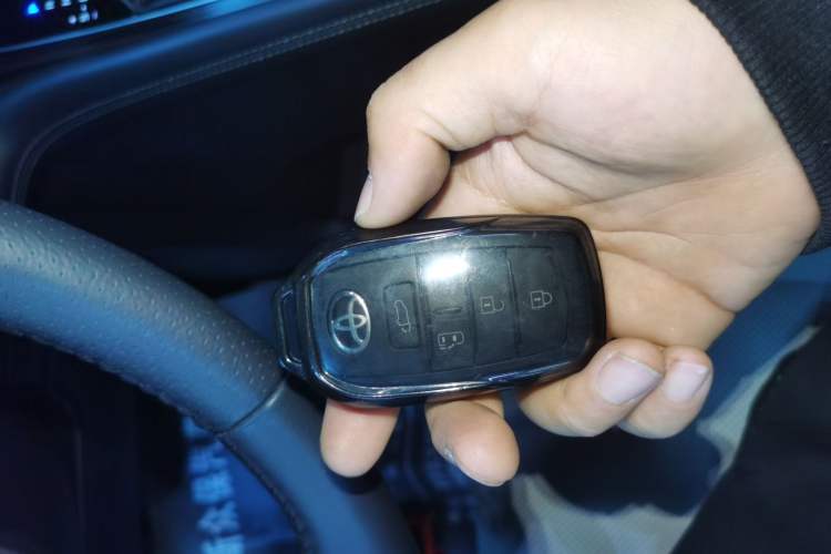 Used Toyota SIENNA 2024 2.5L Hybrid Four-Wheel Drive Prestige Edition Vehicle Key