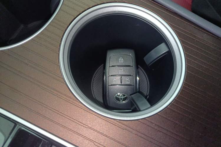 Used Toyota SIENNA 2024 2.5L Hybrid Comfort Edition Vehicle Key