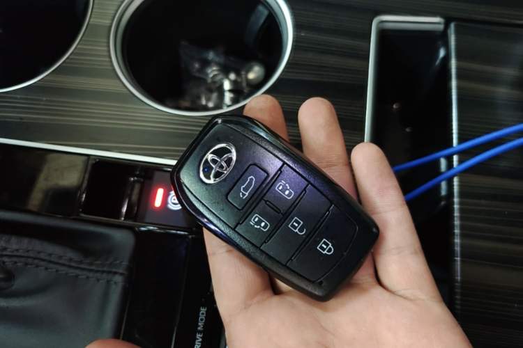 Used Toyota SIENNA 2024 2.5L Hybrid Prestige Deluxe Edition Vehicle Key