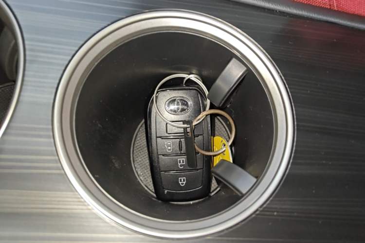 Used Toyota SIENNA 2024 2.5L Hybrid Platinum Edition Vehicle Key