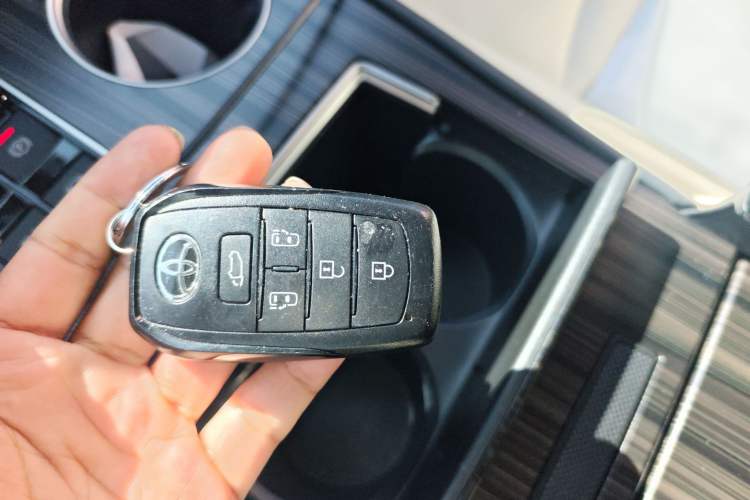 Used Toyota SIENNA 2024 2.5L Hybrid Four-Wheel Drive Prestige Edition Vehicle Key