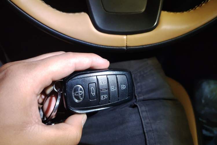 Used Toyota SIENNA 2024 2.5L Hybrid Four-Wheel Drive Prestige Edition Vehicle Key