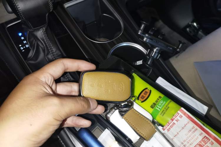 Used Toyota SIENNA 2024 2.5L Hybrid Luxury Edition Vehicle Key