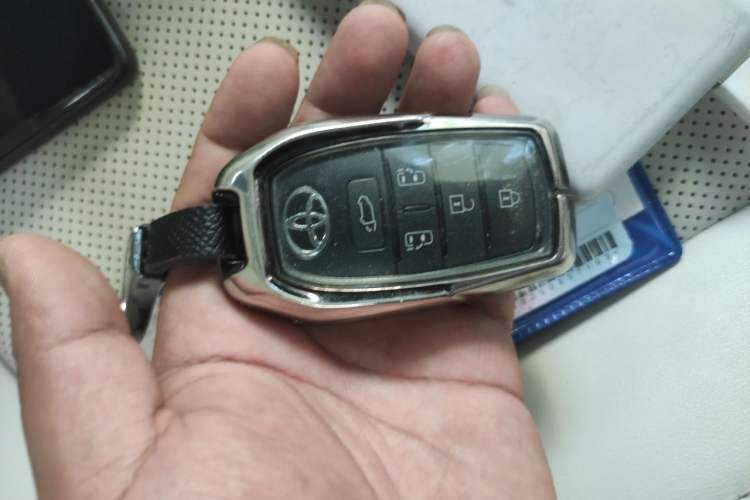 Used Toyota SIENNA 2024 2.5L Hybrid Prestige Deluxe Edition Vehicle Key