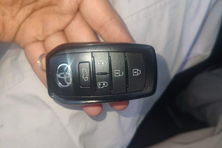 Used Toyota SIENNA 2024 2.5L Hybrid Four-Wheel Drive Prestige Edition Vehicle Key