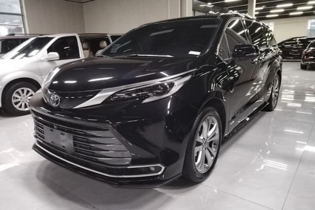 Used Toyota SIENNA 2024 2.5L Hybrid Ultimate Edition