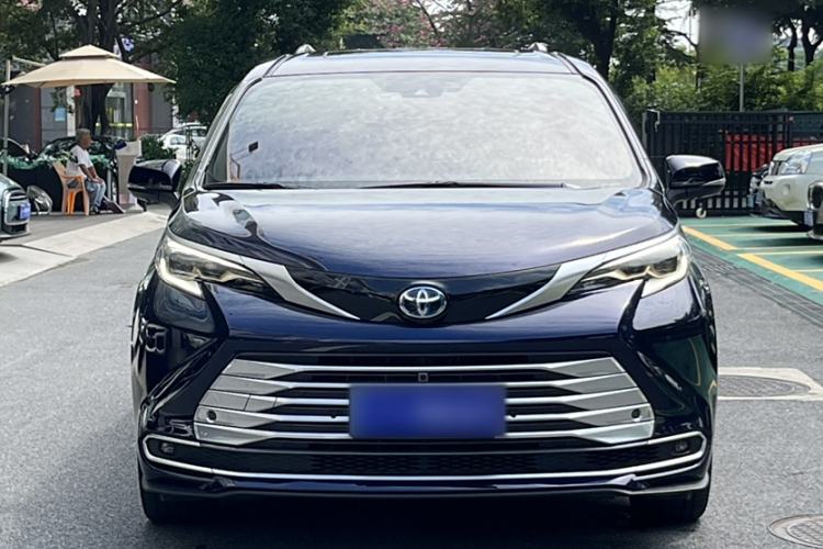 Used Toyota SIENNA 2024 2.5L Hybrid Platinum Edition Exterior 1