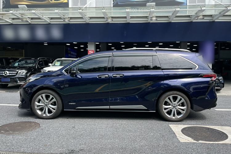 Used Toyota SIENNA 2024 2.5L Hybrid Platinum Edition Exterior 3