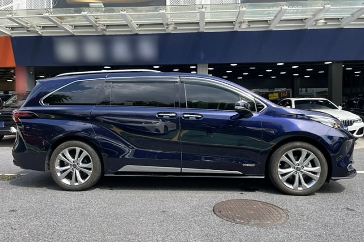 Used Toyota SIENNA 2024 2.5L Hybrid Platinum Edition Exterior 4