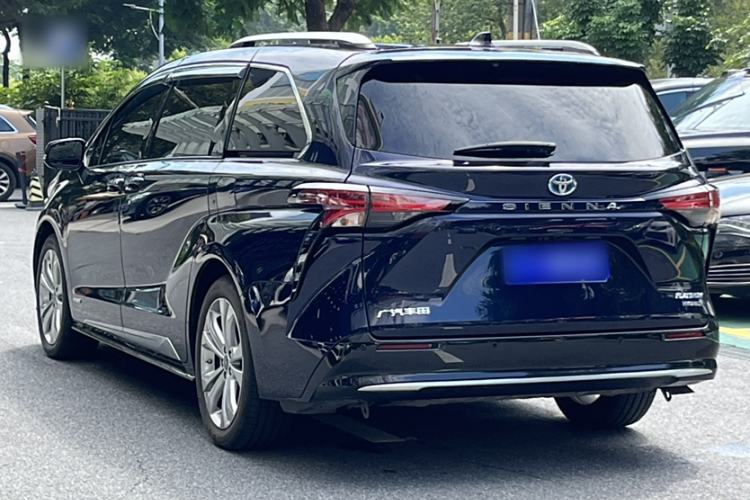 Used Toyota SIENNA 2024 2.5L Hybrid Platinum Edition Exterior 5