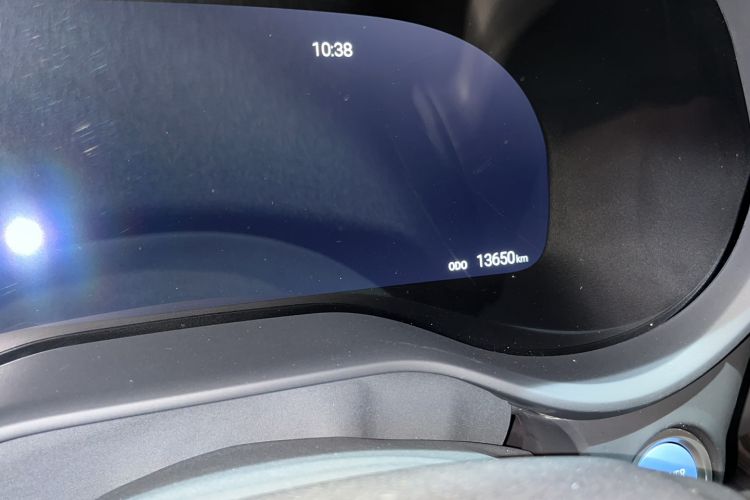Used Toyota SIENNA 2024 2.5L Hybrid Platinum Edition Odometer Close Up