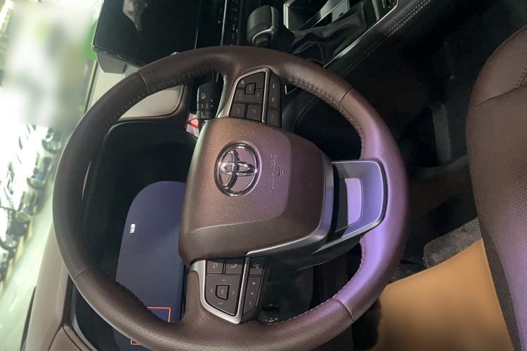 Used Toyota SIENNA 2024 2.5L Hybrid Platinum Edition Steering Wheel